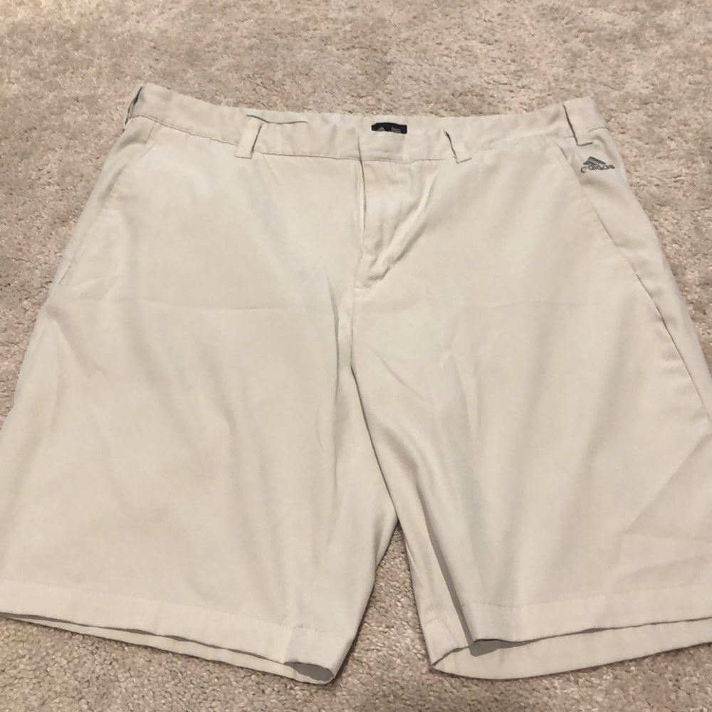 Men’s golf shorts